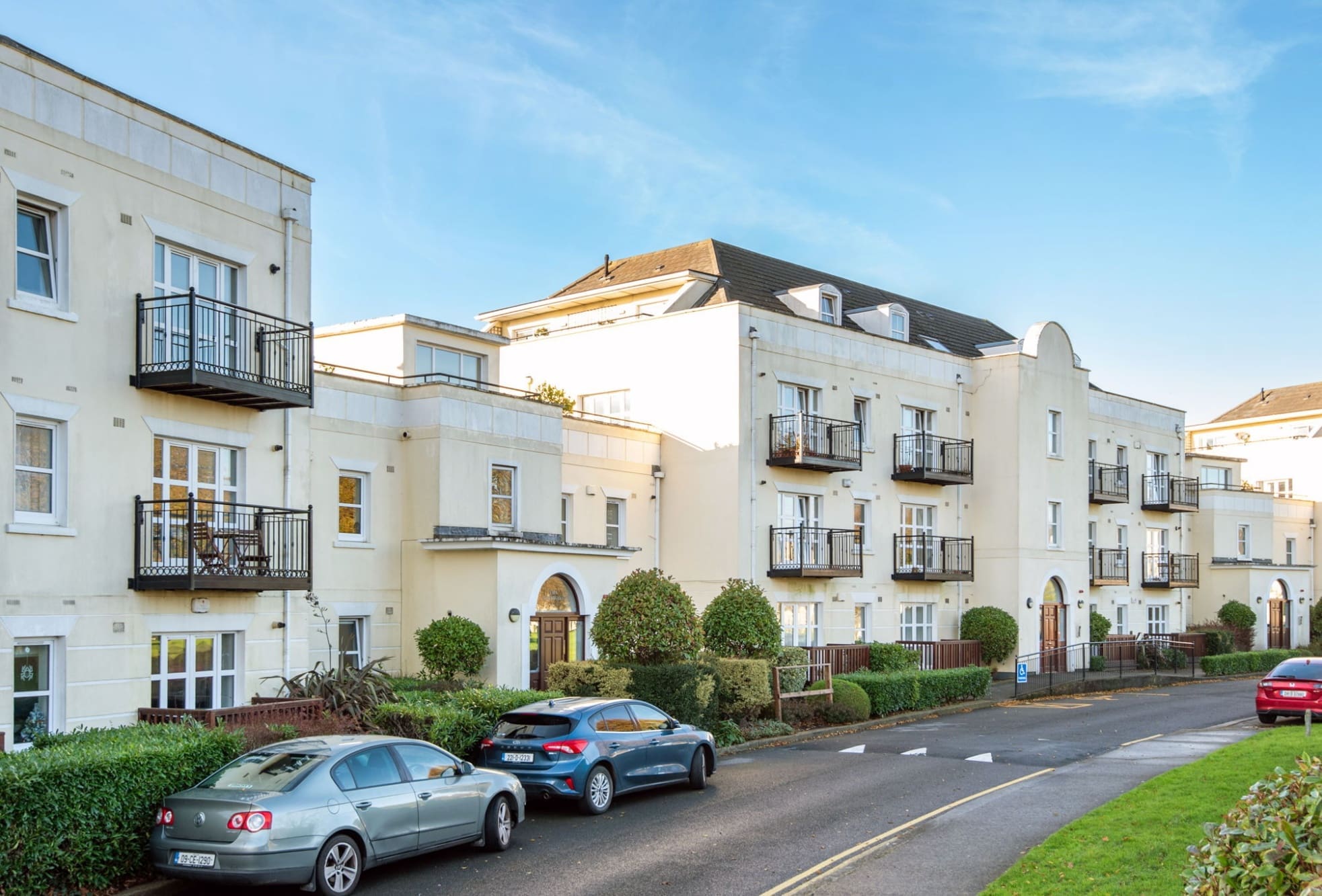 Kelly1-web-or-mls-1-print-externals-4