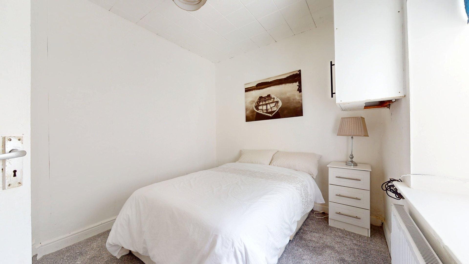 Saint-Peters-Terrace-04082026_172317