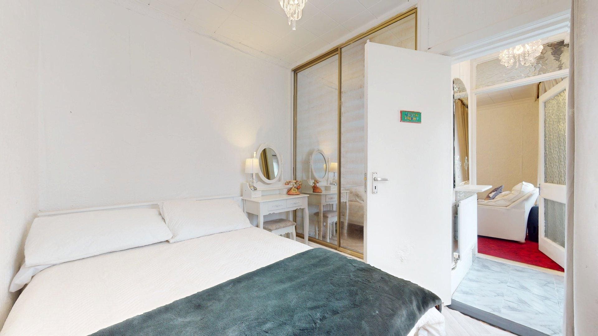 Saint-Peters-Terrace-04082026_172434