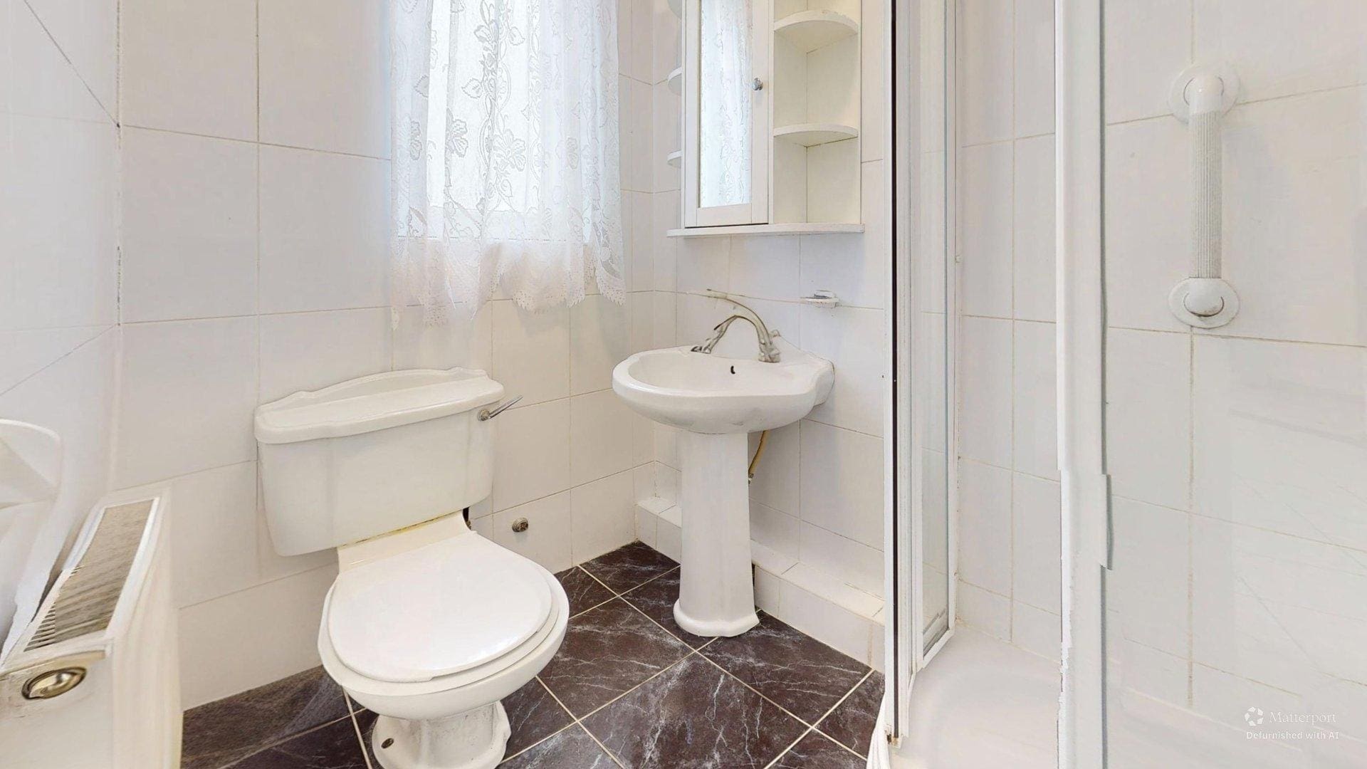 Saint-Peters-Terrace-Bathroom-Defurnished